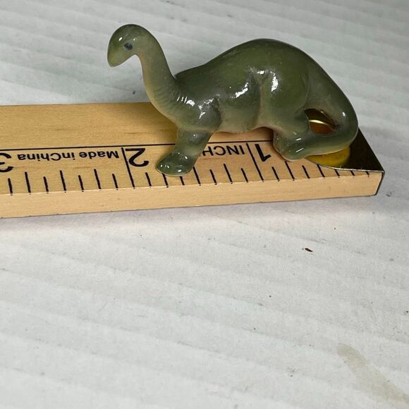 Vintage miniature Triceratops, Brontosaurus and an armadillo. - Picture 4 of 9